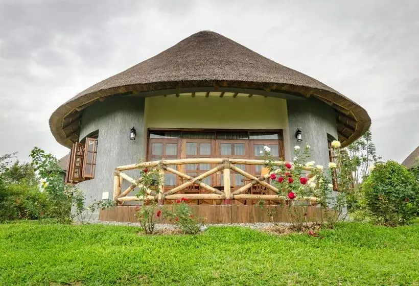 هتل Emburara Farm Lodge