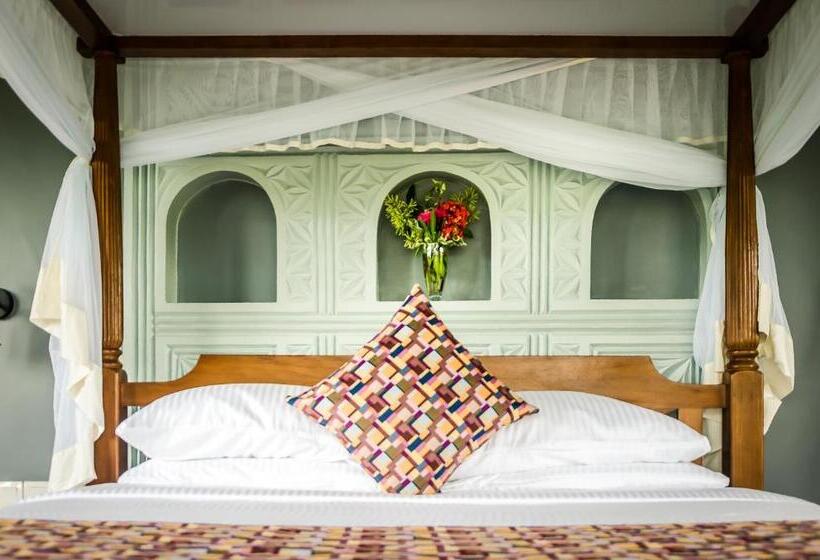 هتل Emburara Farm Lodge