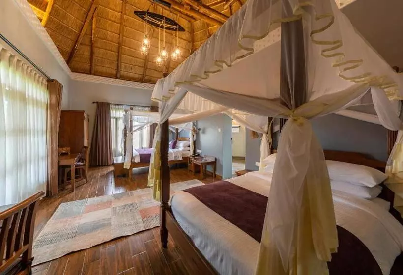 هتل Emburara Farm Lodge