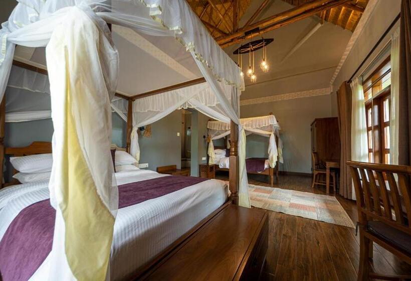 هتل Emburara Farm Lodge