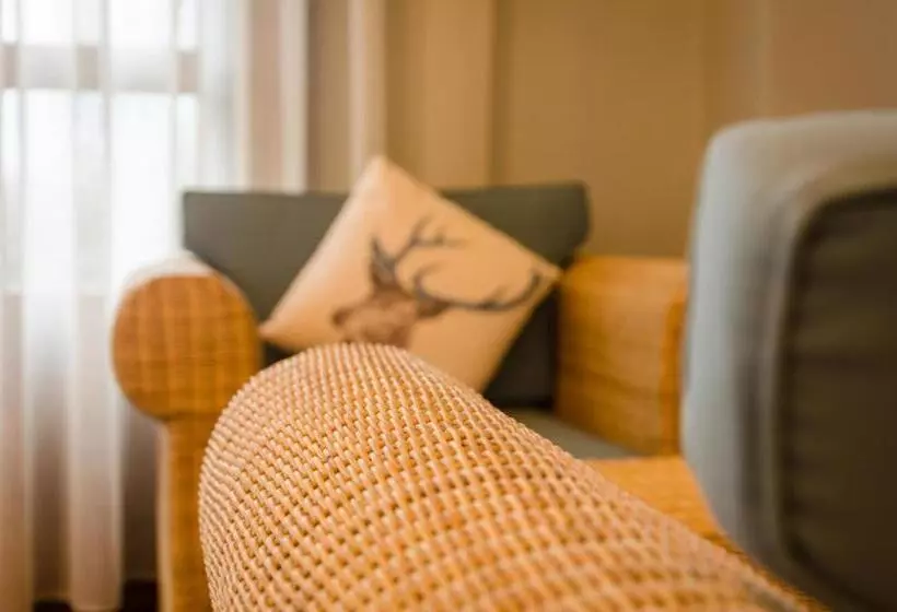 هتل Emburara Farm Lodge