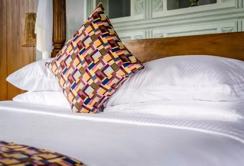 هتل Emburara Farm Lodge