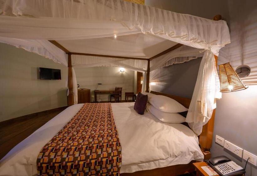 هتل Emburara Farm Lodge