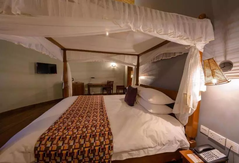 هتل Emburara Farm Lodge