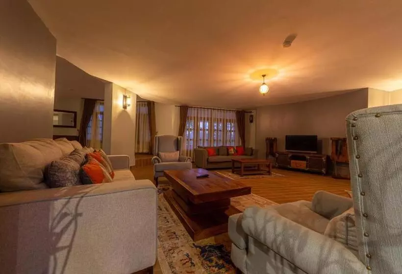 هتل Emburara Farm Lodge