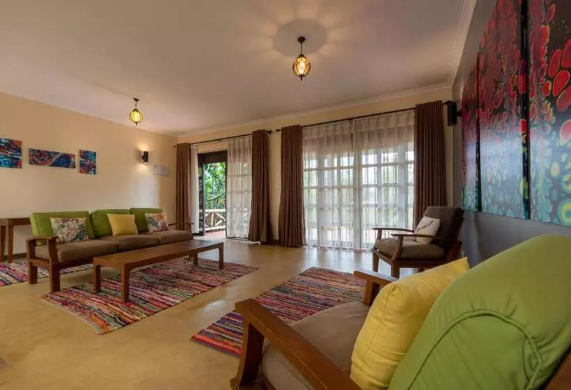 هتل Emburara Farm Lodge