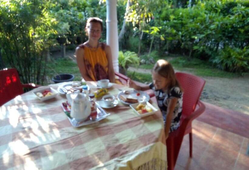 هتل Triple One Villa