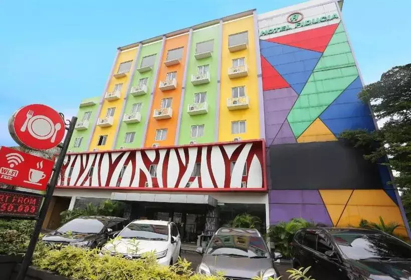 Super Oyo Townhouse Oak Hotel Fiducia Pondok Gede