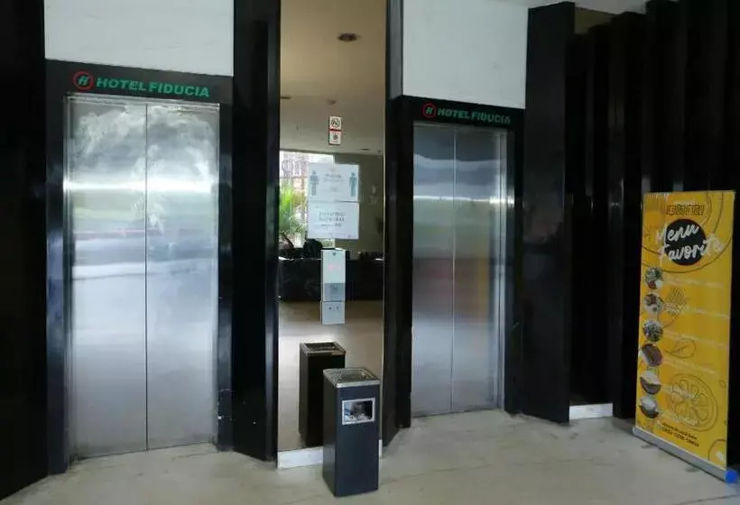 Super Oyo Townhouse Oak Hotel Fiducia Pondok Gede