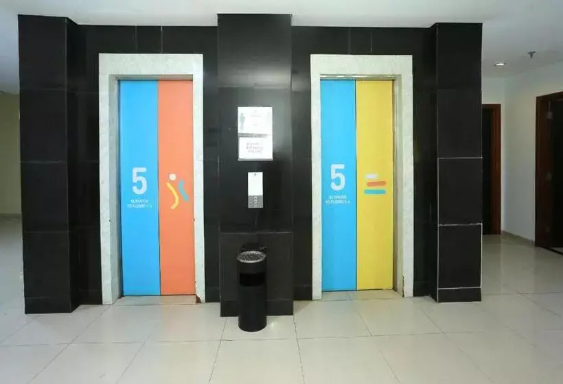 Super Oyo Townhouse Oak Hotel Fiducia Pondok Gede