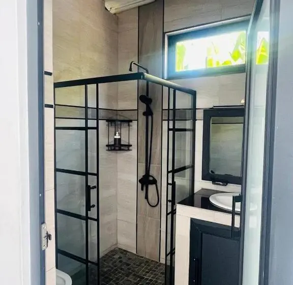 پانسیون Cloudview Villa