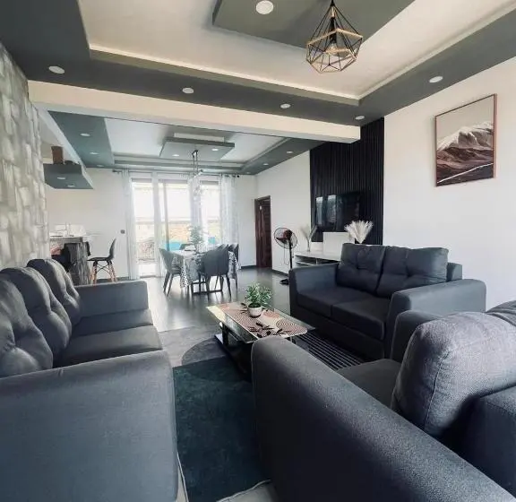 پانسیون Cloudview Villa
