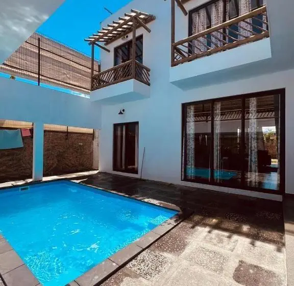 پانسیون Cloudview Villa