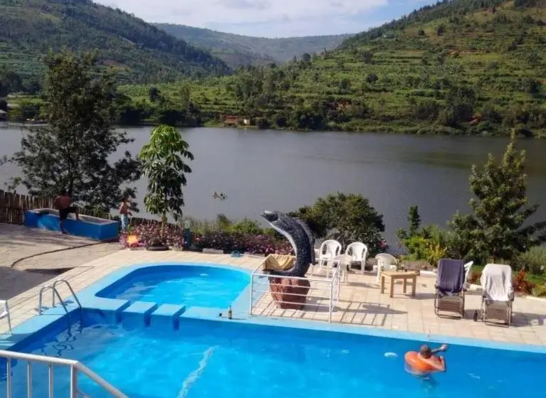 هتل Kingfisher By The Green Resort