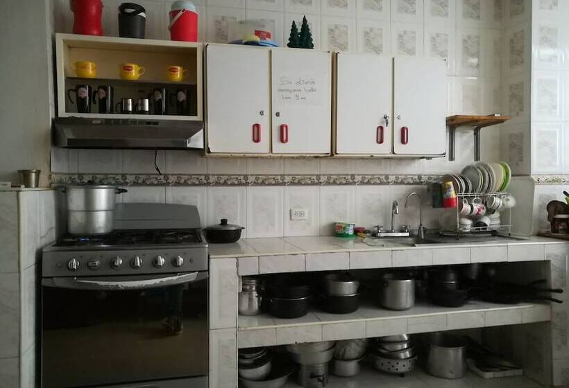 تختخواب و صبحانه La Casita Morada