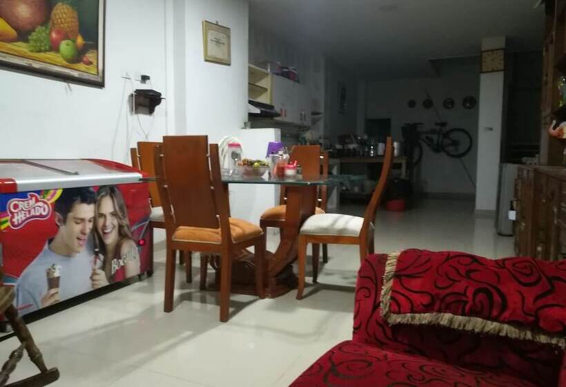 تختخواب و صبحانه La Casita Morada