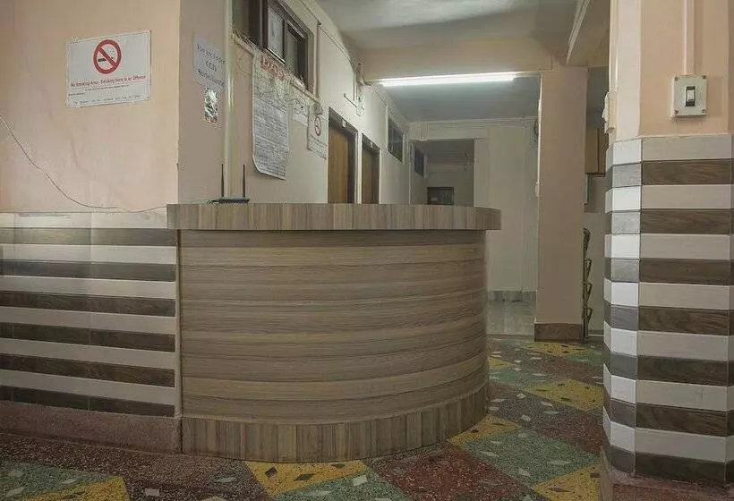 هتل Oyo 23546 Pushpak