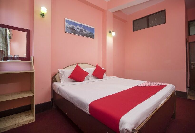 هتل Oyo 23546 Pushpak