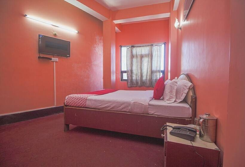 هتل Oyo 23546 Pushpak