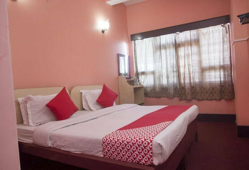 هتل Oyo 23546 Pushpak
