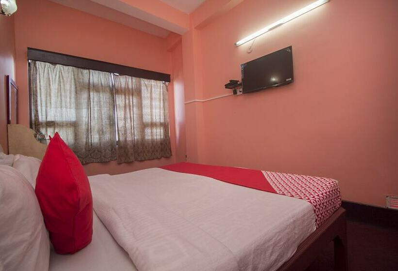 هتل Oyo 23546 Pushpak