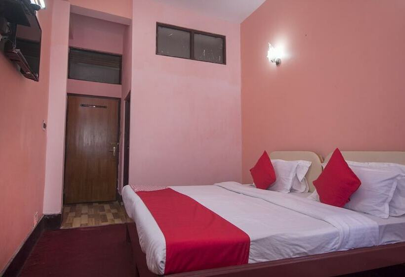 هتل Oyo 23546 Pushpak