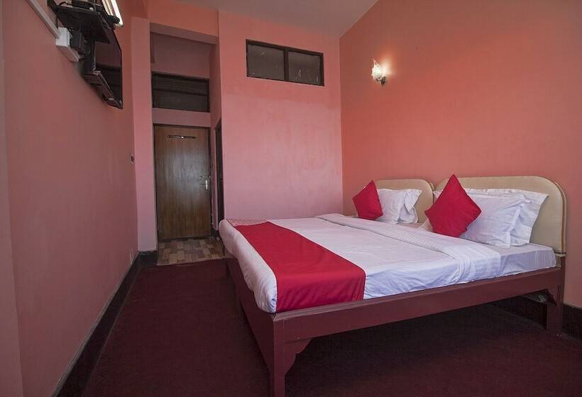 هتل Oyo 23546 Pushpak