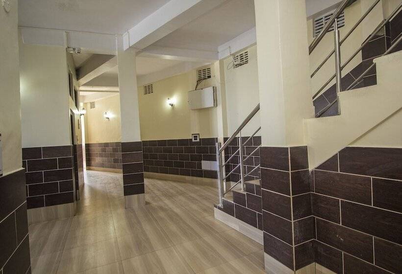 هتل Oyo 23546 Pushpak