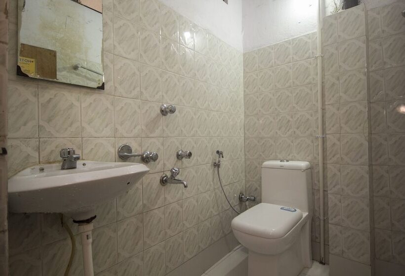 هتل Oyo 23546 Pushpak