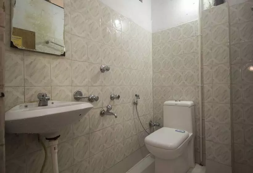 هتل Oyo 23546 Pushpak