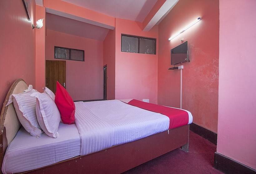 هتل Oyo 23546 Pushpak