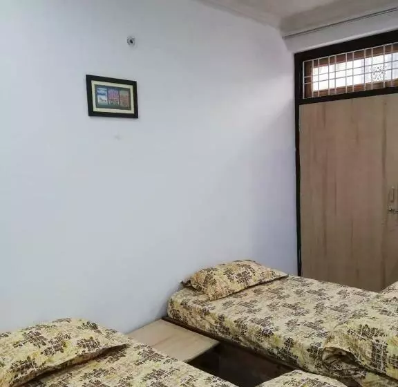 Om Trance Hostel