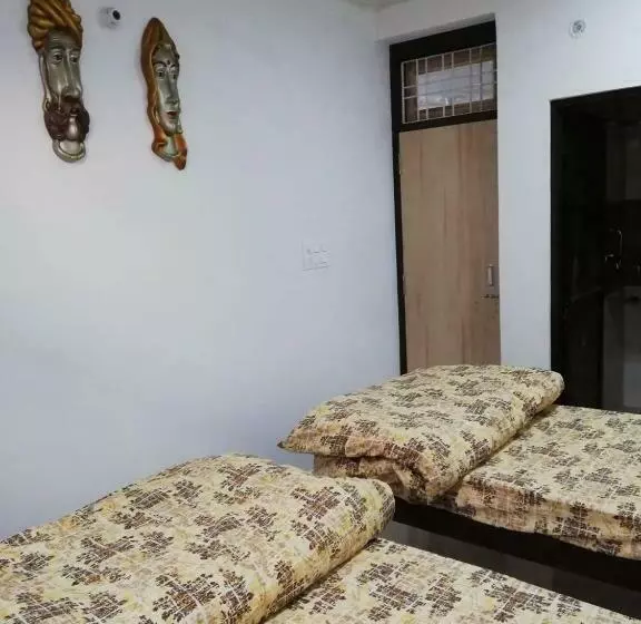Om Trance Hostel