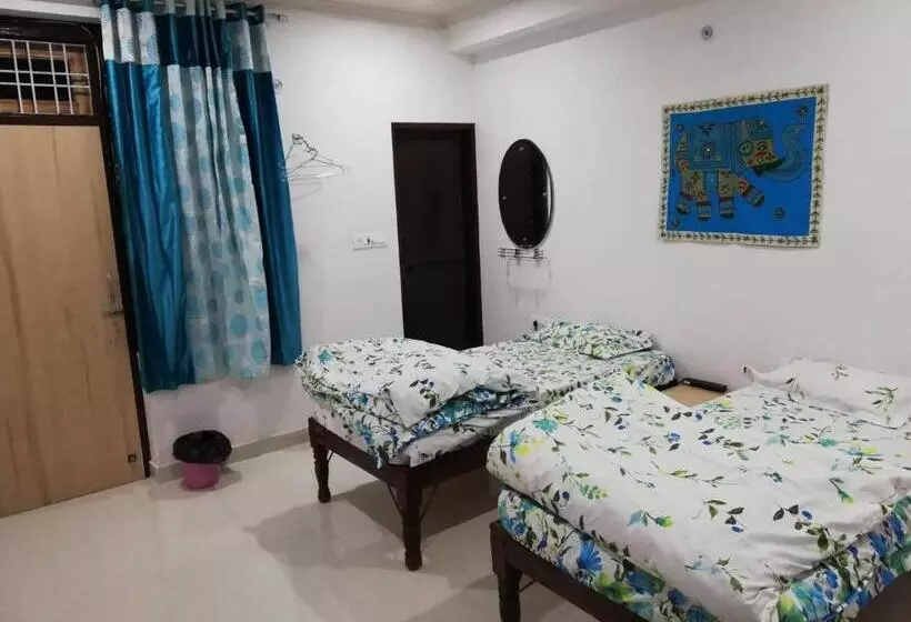Om Trance Hostel