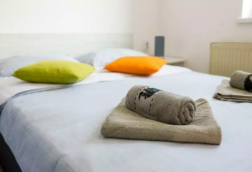 هاستل La Casa