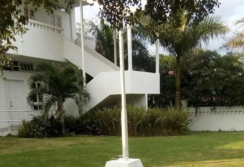 تختخواب و صبحانه Sea Shell Palms, Ocho Rios