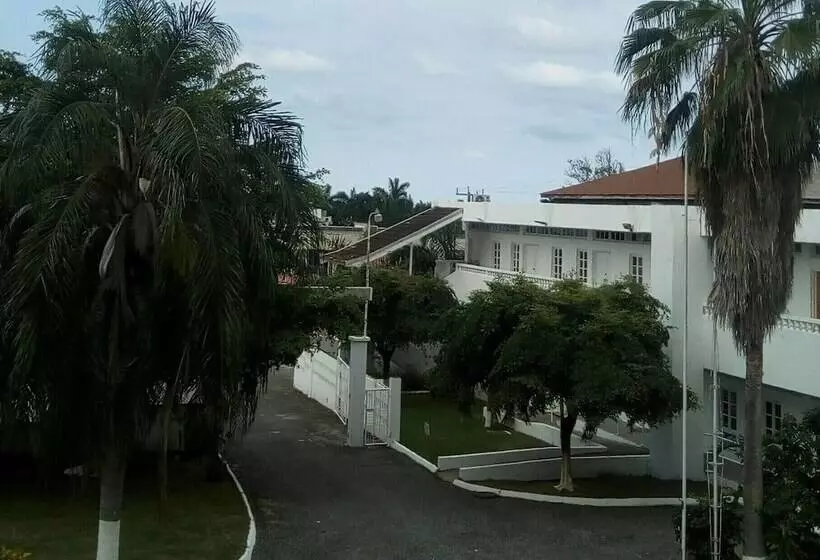 تختخواب و صبحانه Sea Shell Palms, Ocho Rios