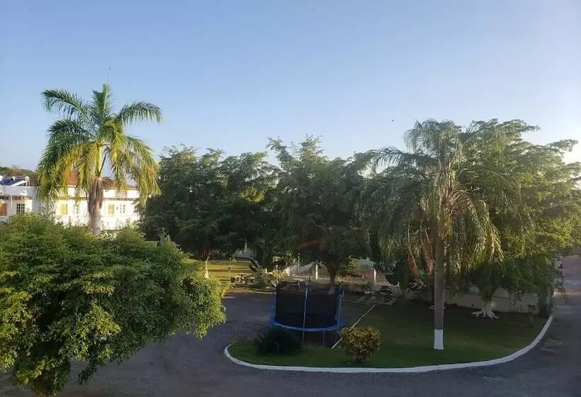 تختخواب و صبحانه Sea Shell Palms, Ocho Rios