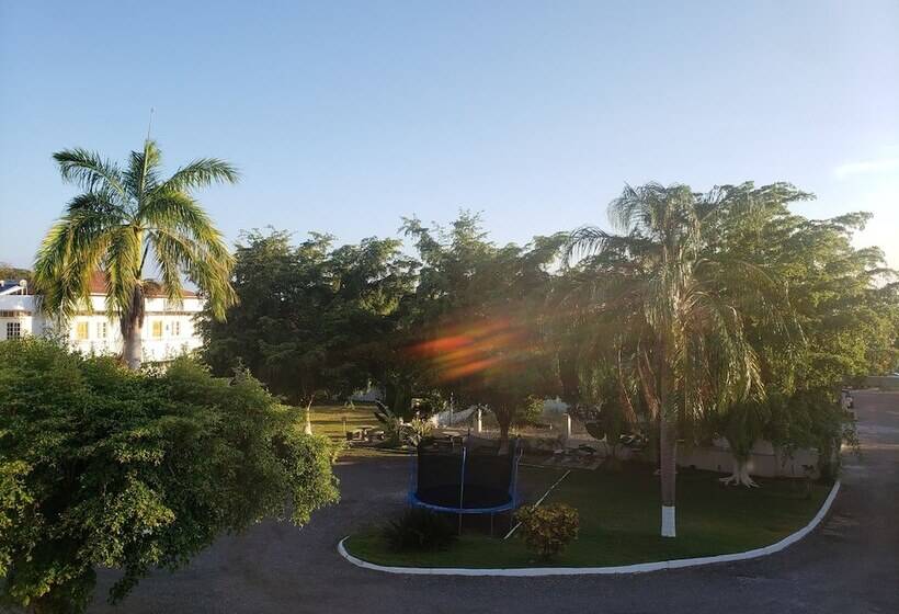 تختخواب و صبحانه Sea Shell Palms, Ocho Rios