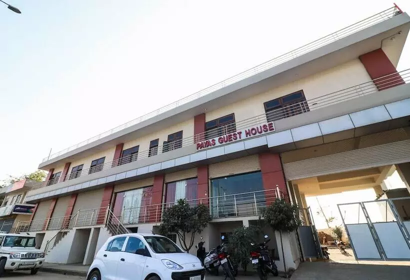 Oyo 24535 Hotel Payas