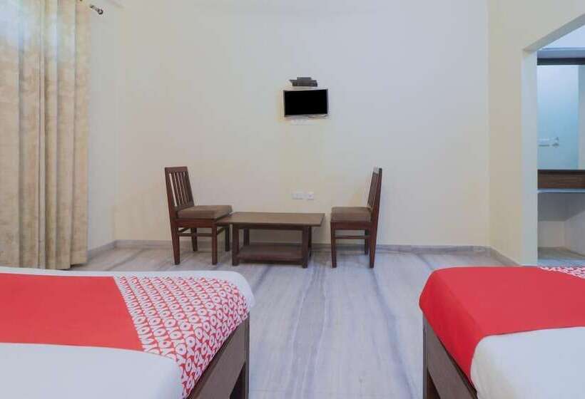 Oyo 24535 Hotel Payas