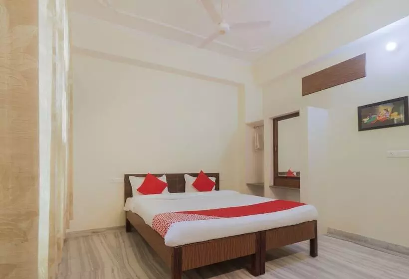 Oyo 24535 Hotel Payas