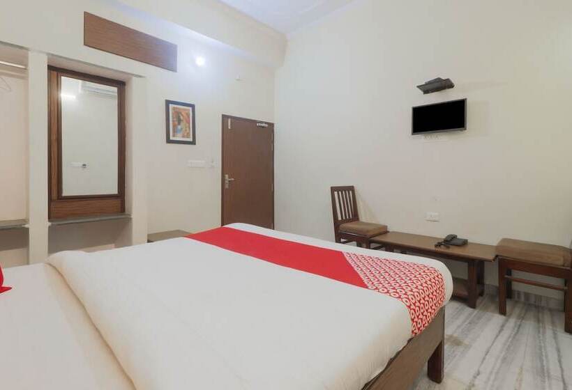 Oyo 24535 Hotel Payas