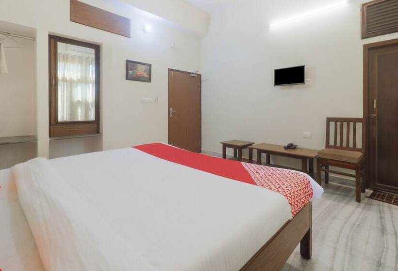 Oyo 24535 Hotel Payas