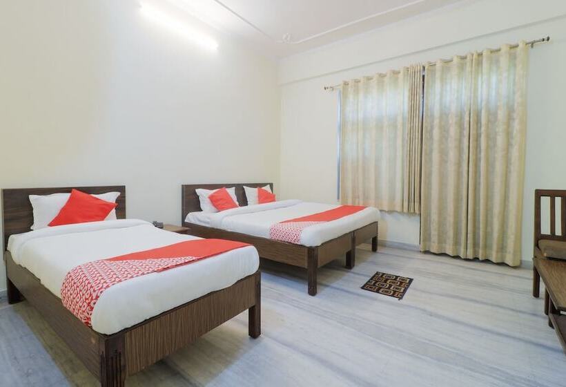 Oyo 24535 Hotel Payas
