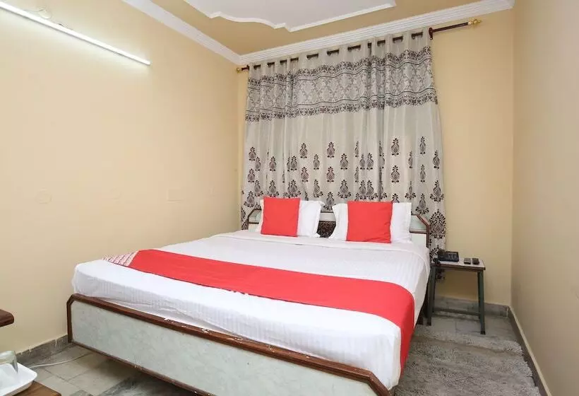 Oyo 24535 Hotel Payas