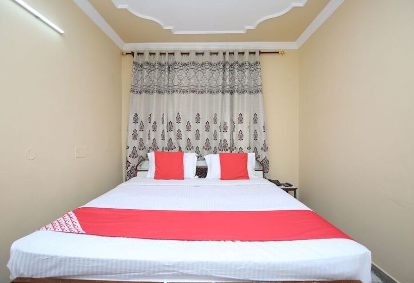 Oyo 24535 Hotel Payas