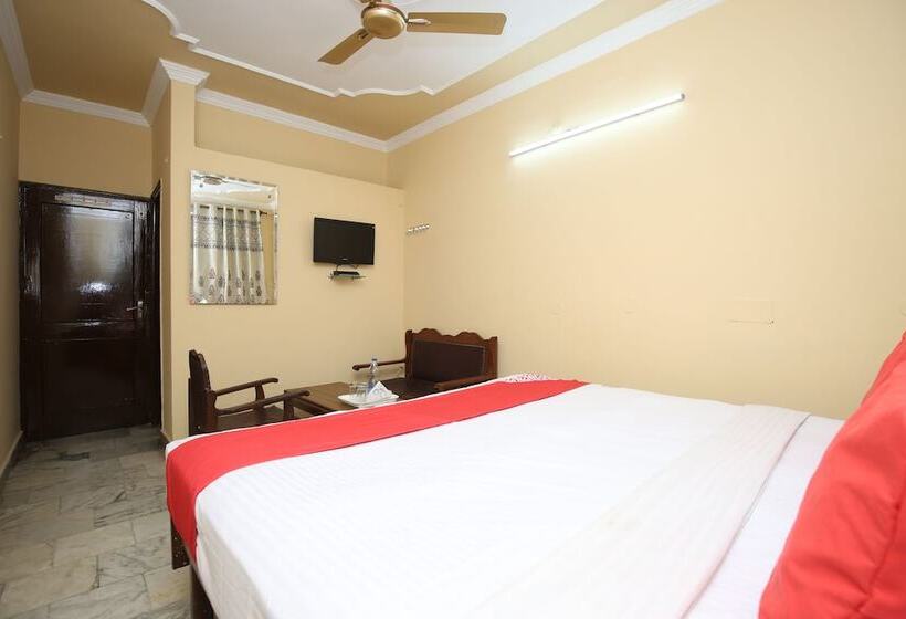 Oyo 24535 Hotel Payas