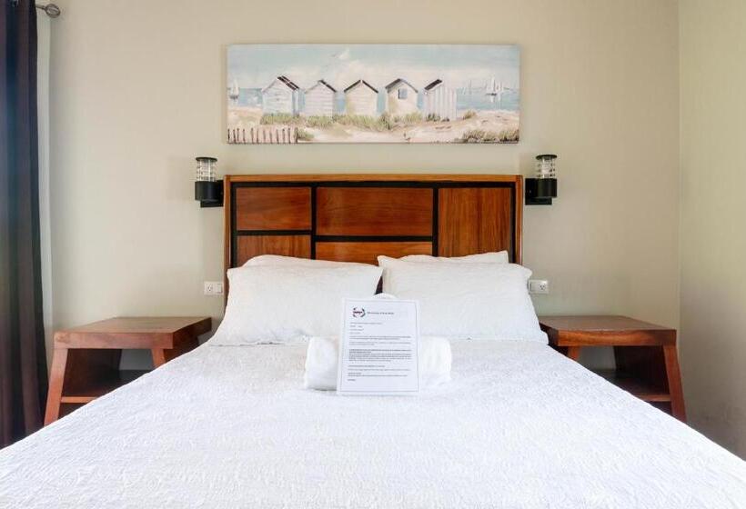 هتل Bongo Adults Only