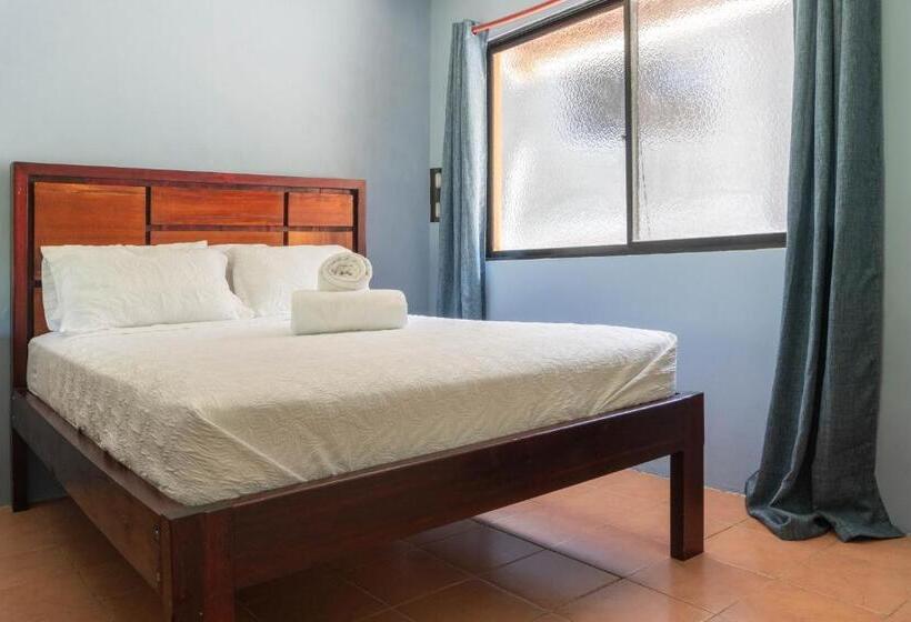 هتل Bongo Adults Only